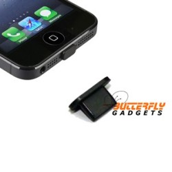 Zwart stofkapje om de USB ingang van de iPhone 5 te beschermen tegen stof